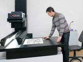Providing high quality digital images of painting and textile works, the one and only CRUSE scanner in Lithuania is being used by photographer and digitising specialist V. Aukštaitis. © D. Mukienė